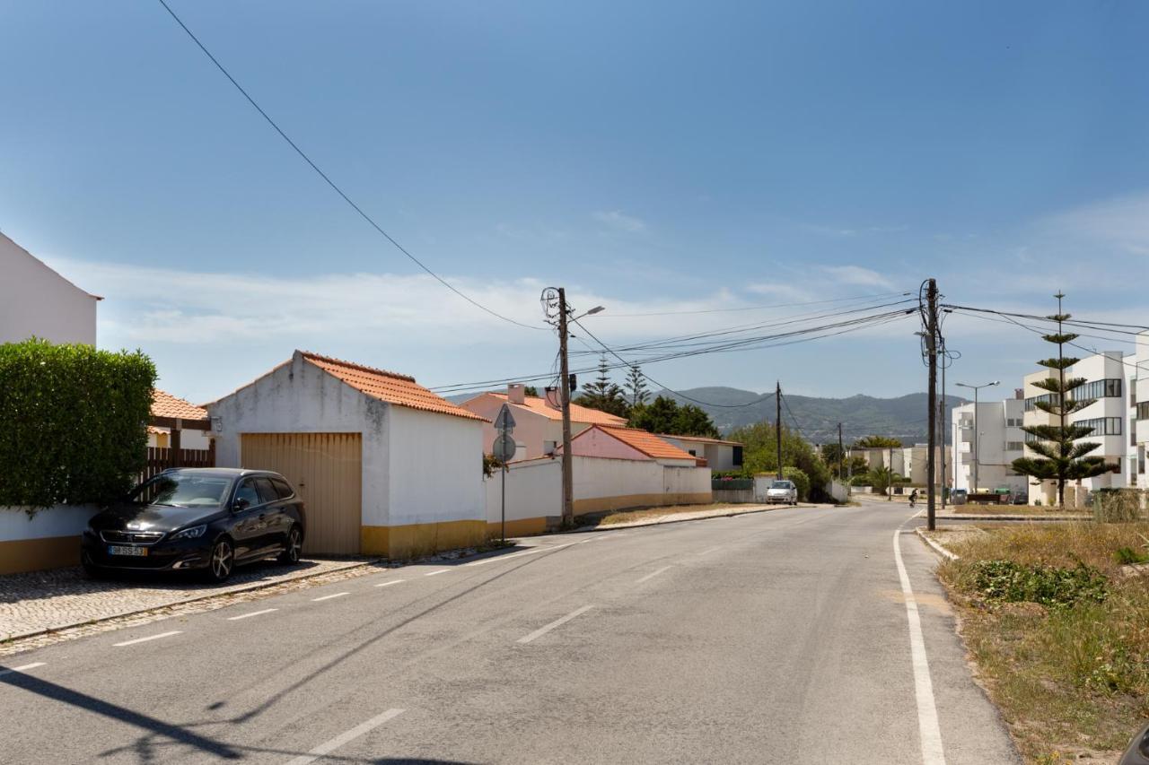 Joivy 3-Br Cottage With Terrace And Garden In Colares Sintra Exterior photo